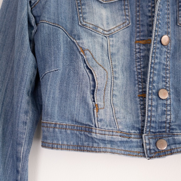Small Cropped Jean Jacket - Picture 4 of 11